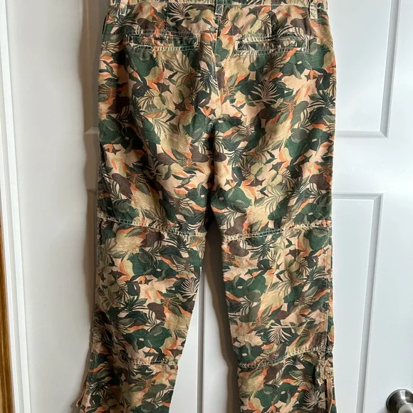 Sundance Women’s Size 10 Lagoon Linen Blend Tropical Camo Cargo Pants  3889 - Picture 11 of 11